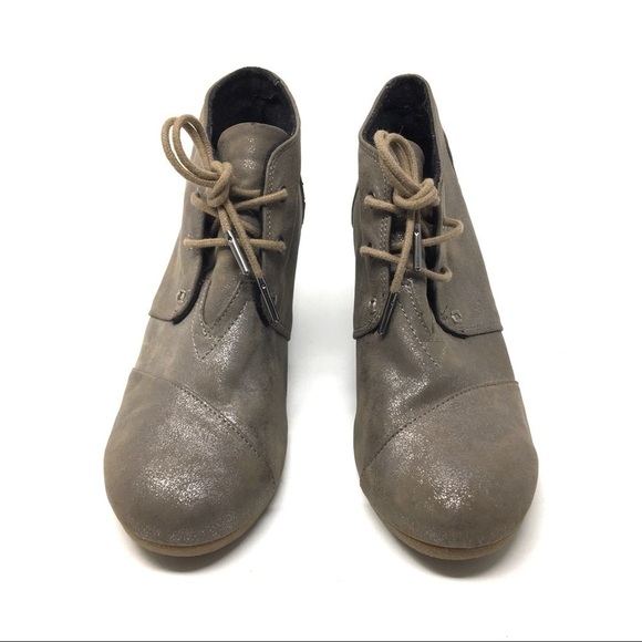 Toms Desert Gunmetal Metallic Lace-Up Wedge Ankle Booties 
Size 8.5 - Picture 2 of 7
